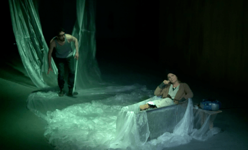 dehors_devant_la_porte1_Pierre_elbe